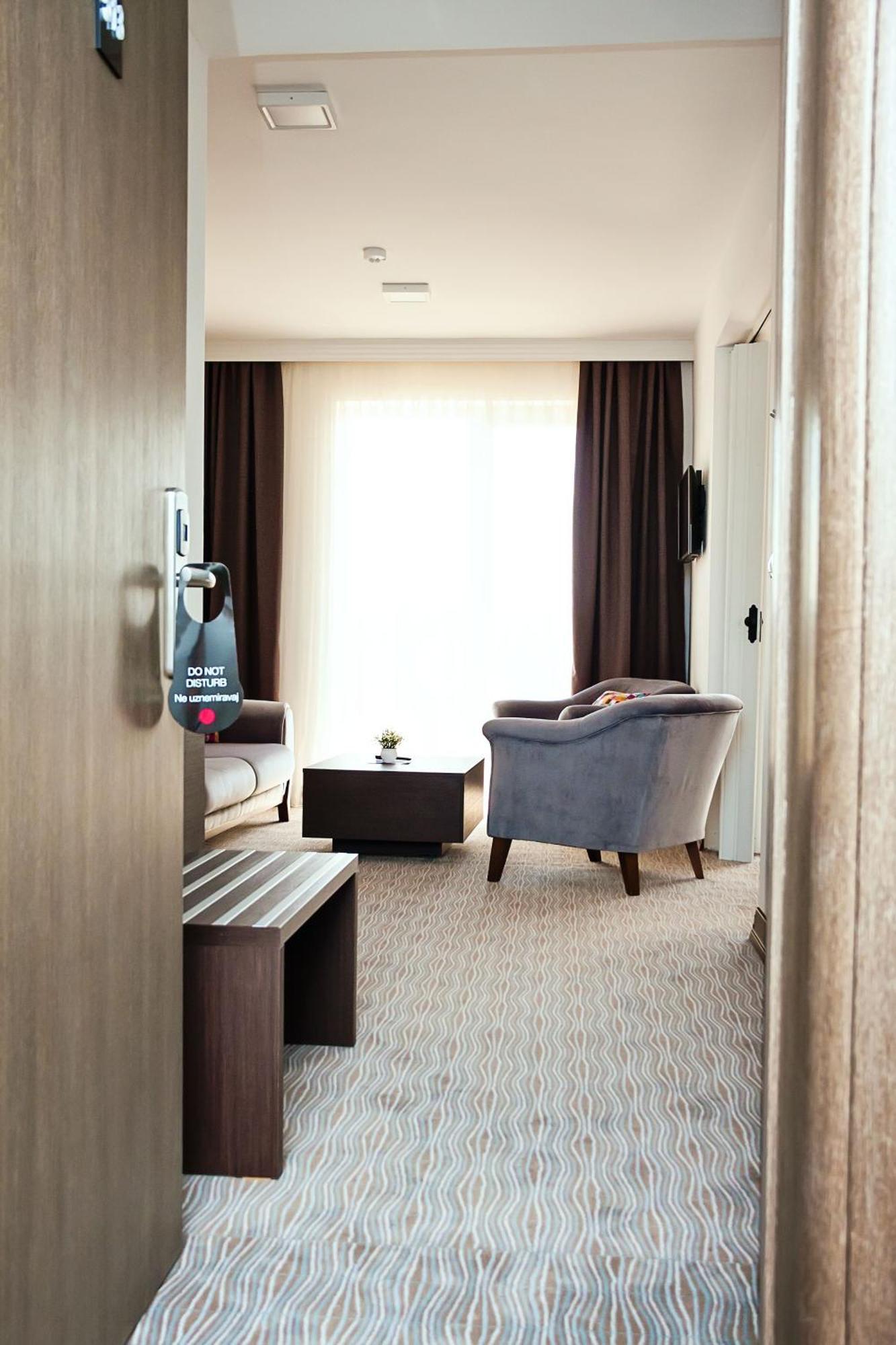 Bosphorus Hotel Aleksinac Eksteriør bilde